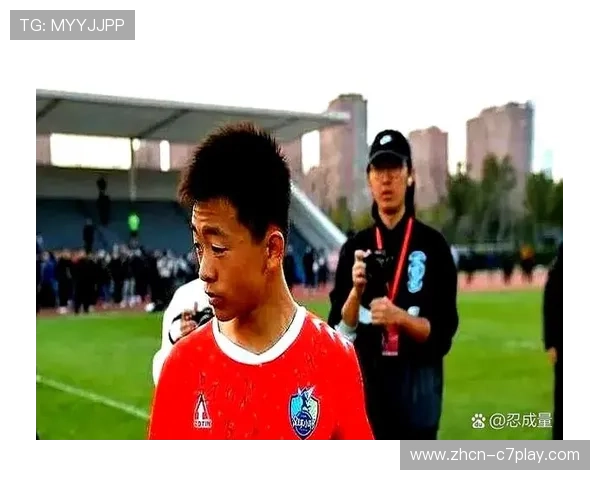 邝兆镭中断留洋回国，兼顾国少集训与中超历练