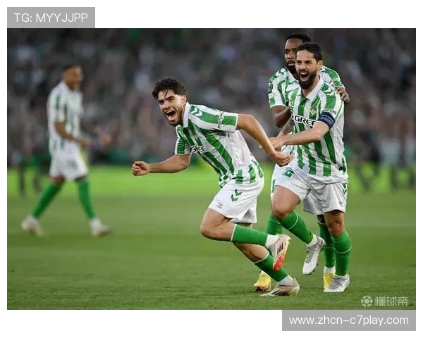 诺丁汉森林客场雨战，球员适应恶劣条件坚持比赛