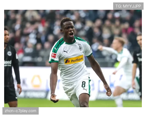 法兰克福3-0完胜门兴,托普穆勒时代稳定前行 法兰克福3-0完胜门兴,托普穆勒时代稳定前行